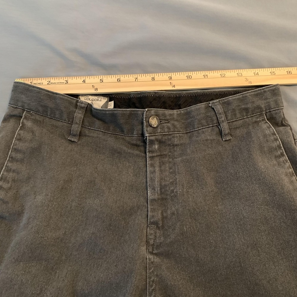 Volcom Shorts Mens 32 Gray Chino Walk Flat Front Casual Cotton‎ Blend Logo - Picture 3 of 9